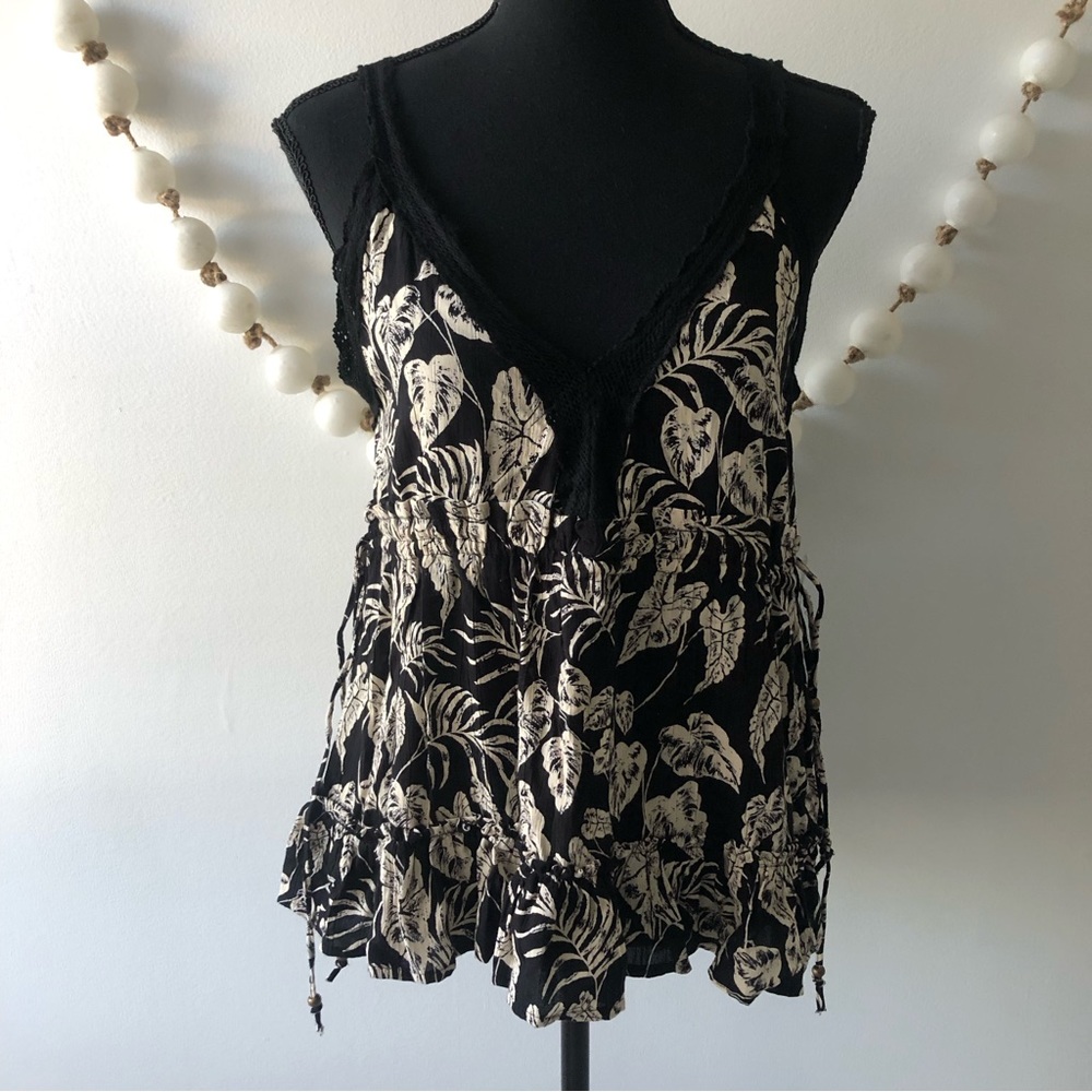 Angie Tank Top Women's Small Tunic Black & Tan Floral Print Crochet Accents